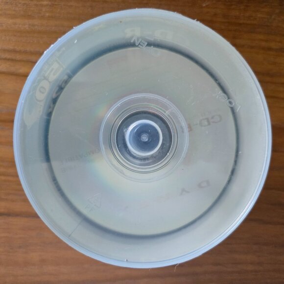 Lot of 26 NEW Dynex CD-R 52X 80 Min 700MB Recordable Compact Discs on spindle. - Picture 9 of 11